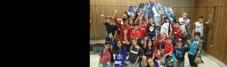 Alunos de escolas da Restinga e Lomba do Pinheiro vão ao cinema assistir o filme Pantera Negra